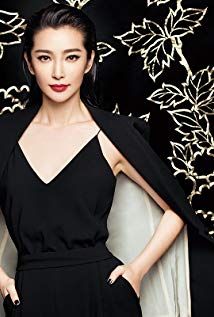 How tall is BingBing Li?